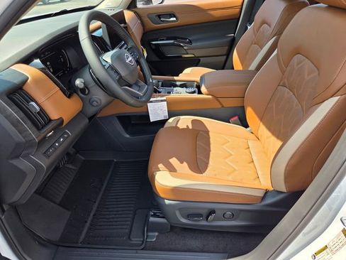 New 2026 Nissan Pathfinder Platinum AWD/4WD image 10