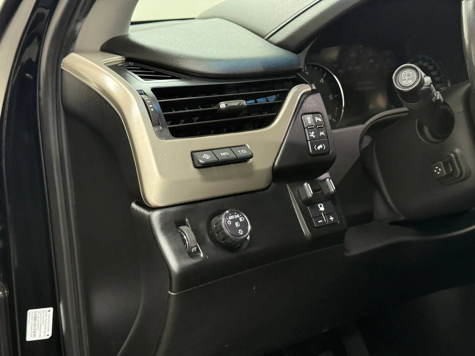 Used 2018 GMC Yukon Denali w/ Open Road Package RWD image 29