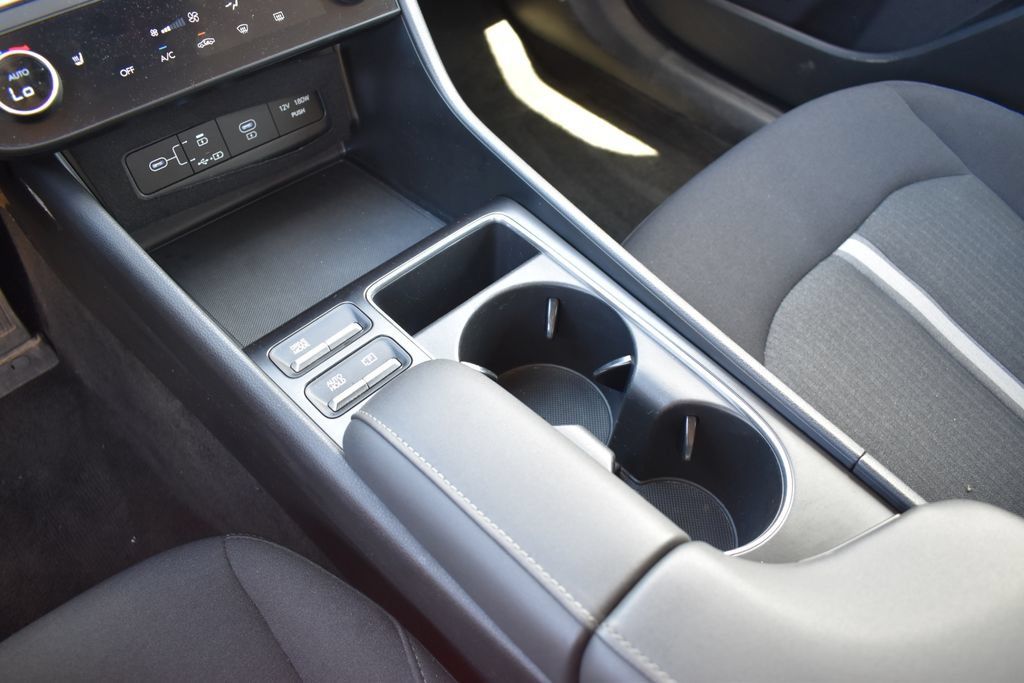 Used 2025 Hyundai Sonata SEL FWD image 12