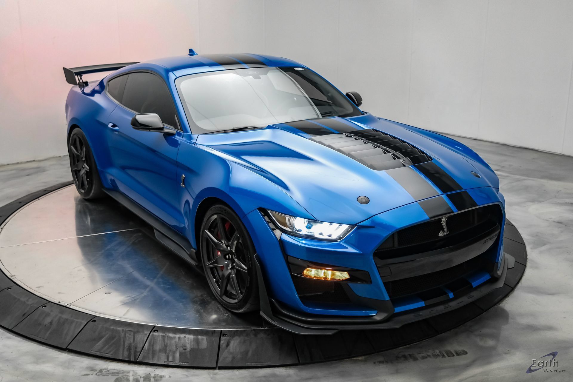 Used 2021 Ford Mustang Shelby GT500 w/ Carbon Fiber Track Pack RWD image 30