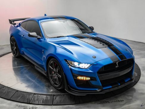 Used 2021 Ford Mustang Shelby GT500 w/ Carbon Fiber Track Pack RWD image 30