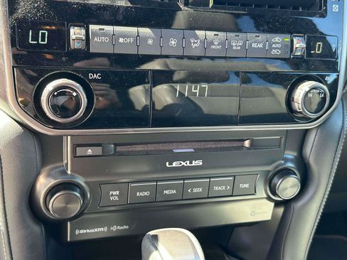 Used 2023 Lexus GX 460 w/ Black Line Special Edition AWD/4WD image 27