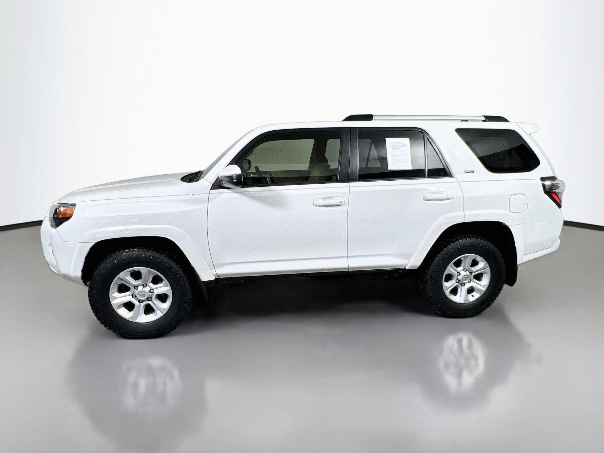 Used 2023 Toyota 4Runner SR5 AWD/4WD image 9