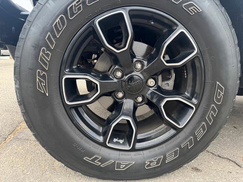 Used 2018 Jeep Wrangler Unlimited Sahara image 14