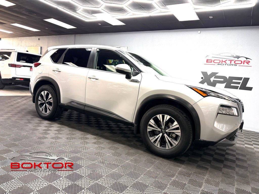 Used 2022 Nissan Rogue SV FWD image 1