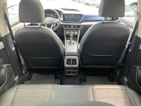 Used 2022 Volkswagen Taos SE w/ Panoramic Sunroof Package FWD image 28