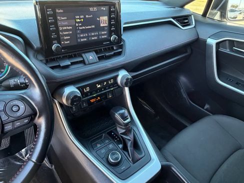 Used 2022 Toyota RAV4 SE image 24