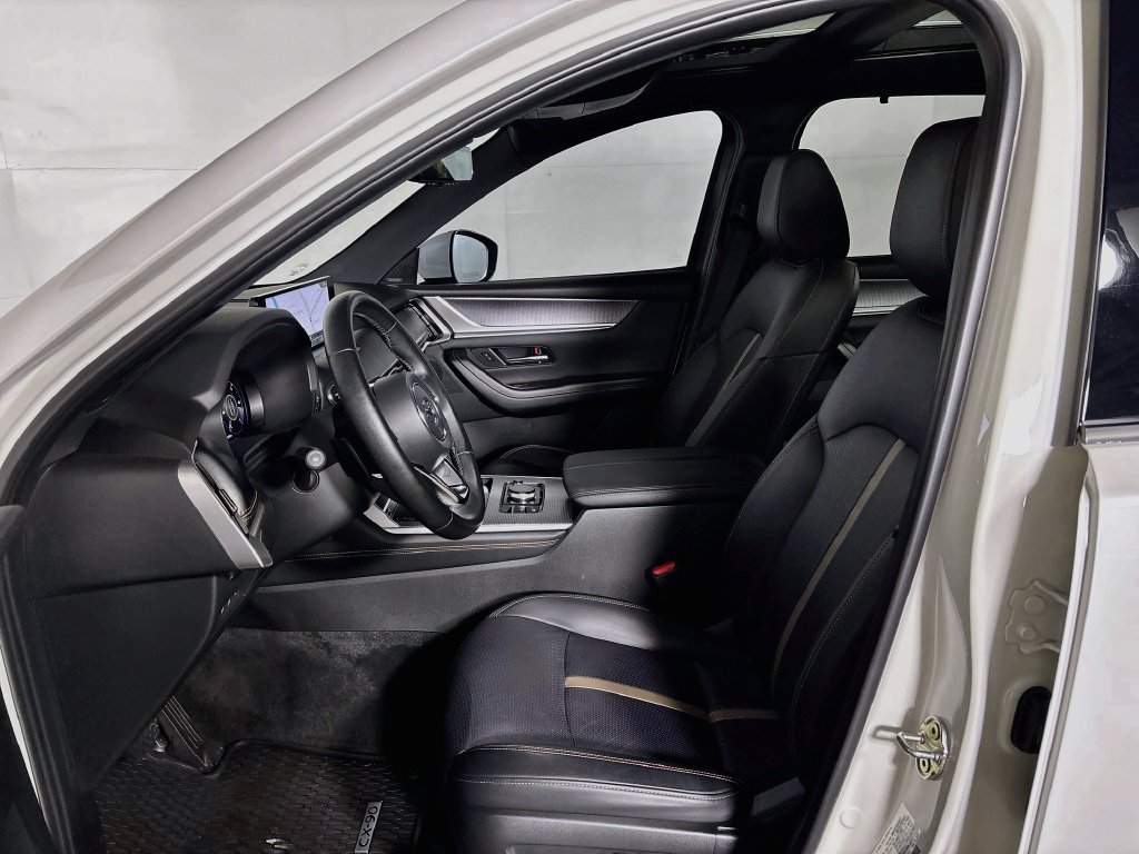 Used 2024 MAZDA CX-90 Plug-In Hybrid w/ Premium Plus AWD/4WD image 11