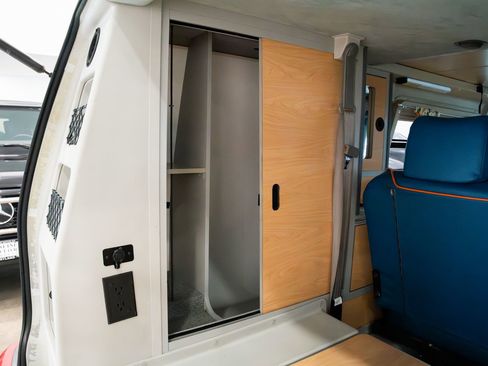 Used 2002 Volkswagen Eurovan GLS image 13