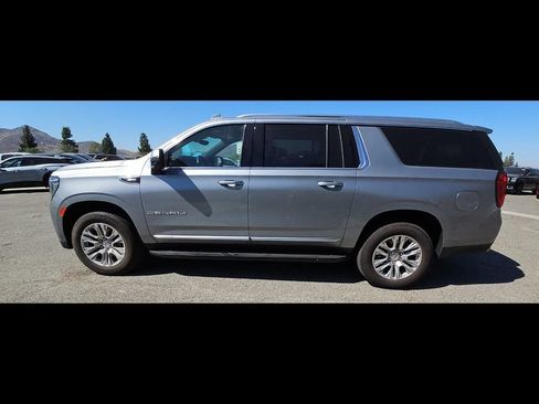 Used 2024 GMC Yukon XL Denali w/ Advanced Technology Package AWD/4WD image 8