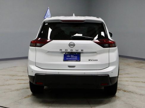 Certified 2024 Nissan Rogue SV image 10