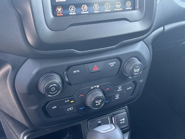 Used 2020 Jeep Renegade Latitude FWD image 31