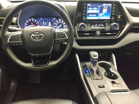 Used 2021 Toyota Highlander XLE FWD image 22