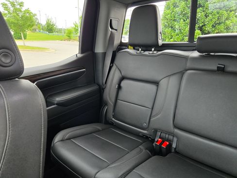 Used 2022 GMC Sierra 1500 SLT w/ SLT Convenience Package AWD/4WD image 12