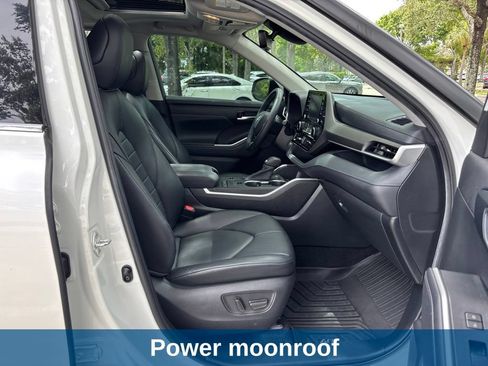 Used 2020 Toyota Highlander XLE FWD image 14