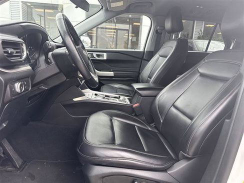 Certified 2021 Ford Explorer XLT w/ Equipment Group 202A RWD image 4