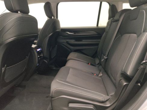 Used 2023 Jeep Grand Cherokee L Laredo image 18
