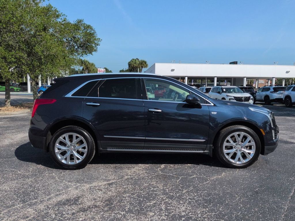 Used 2017 Cadillac XT5 Luxury w/ Driver Awareness Package FWD image 3
