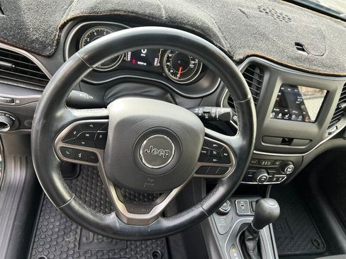 Used 2020 Jeep Cherokee Latitude w/ Cold Weather Group image 27