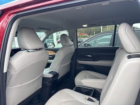 Used 2024 Toyota Grand Highlander Limited image 6