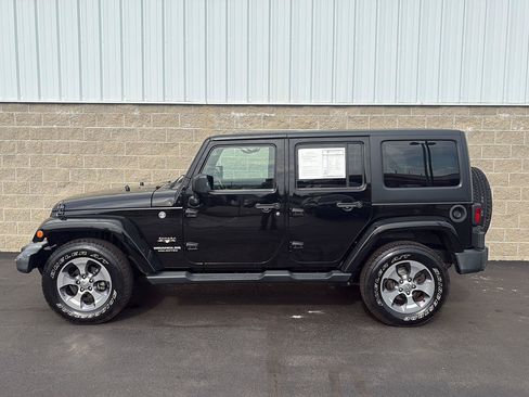 Used 2016 Jeep Wrangler Unlimited Sahara AWD/4WD image 34