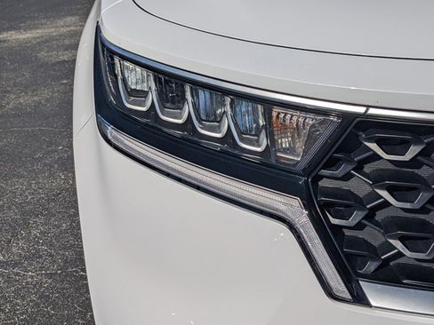 Used 2023 Kia Sorento LX image 8