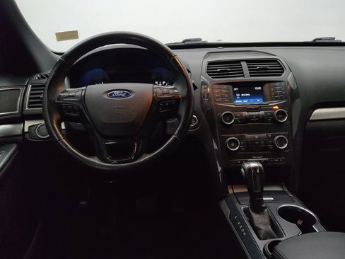 Used 2018 Ford Explorer XLT image 22