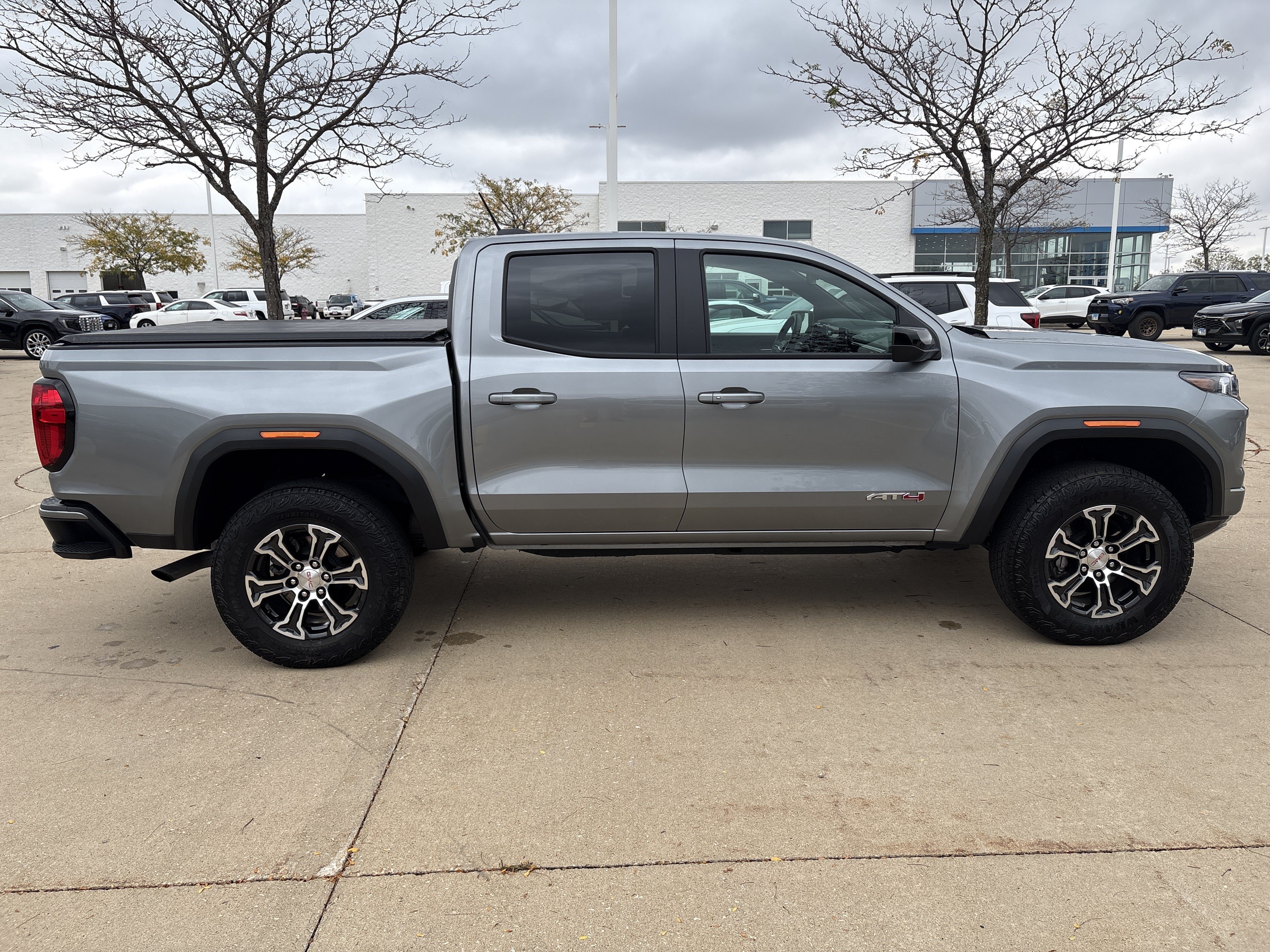 Used 2025 GMC Canyon AT4 AWD/4WD image 8
