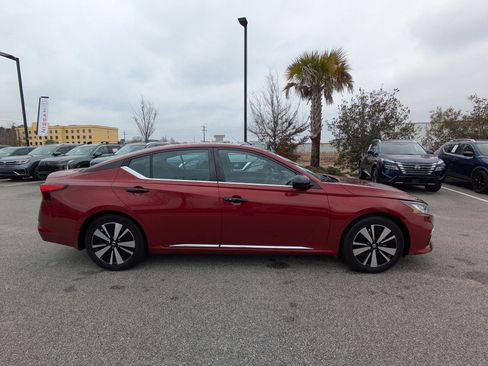 Certified 2022 Nissan Altima 2.5 SV image 2