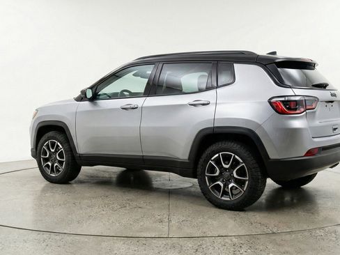 Used 2025 Jeep Compass Trailhawk image 6