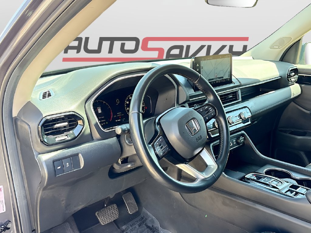 Used 2025 Honda Pilot Touring image 9
