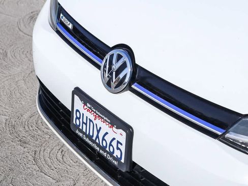 Used 2018 Volkswagen e-Golf SE FWD image 8