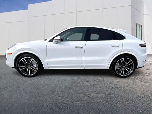 Used 2023 Porsche Cayenne Turbo image 2