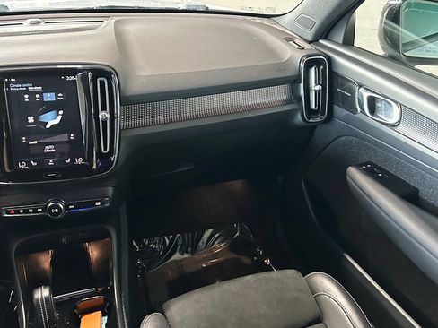 Used 2021 Volvo XC40 T5 R-Design w/ Advanced Package AWD/4WD image 11