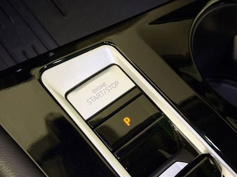 Used 2025 Volkswagen Atlas SEL image 8