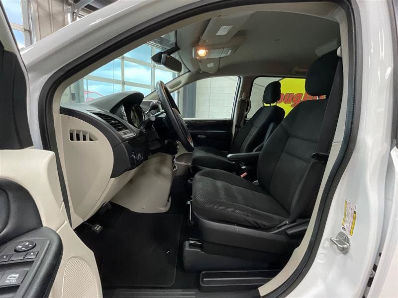 Used 2020 Dodge Grand Caravan SE FWD image 11