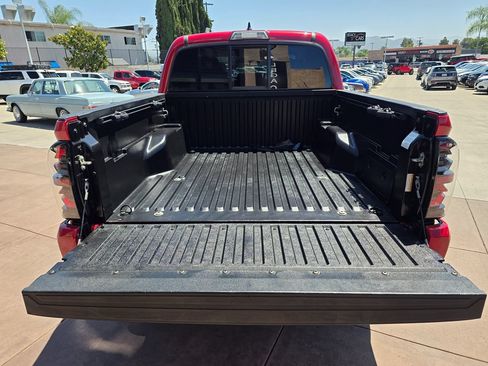 Used 2019 Toyota Tacoma SR5 RWD image 17