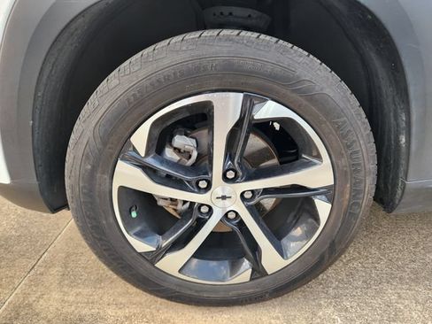 Used 2025 Chevrolet Trax RS w/ Driver Confidence Package FWD image 8