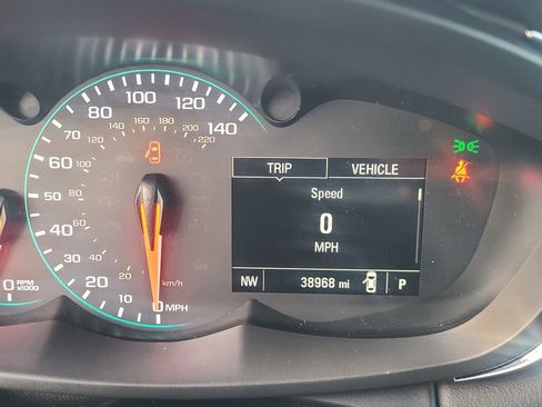 Used 2022 Chevrolet Trax LT w/ LT Convenience Package image 16