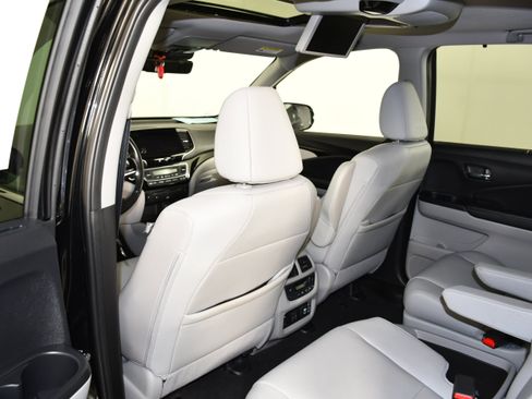 Used 2019 Honda Pilot Touring image 49