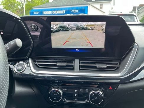 Used 2024 Chevrolet Trax RS w/ Sunroof Package FWD image 13