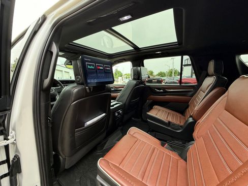 Used 2023 GMC Yukon Denali Ultimate AWD/4WD image 26