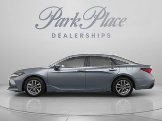 Used 2019 Toyota Avalon XLE w/ Moonroof Package FWD video 2