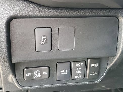 Used 2020 Toyota Tacoma TRD Off-Road w/ Technology Package AWD/4WD image 21