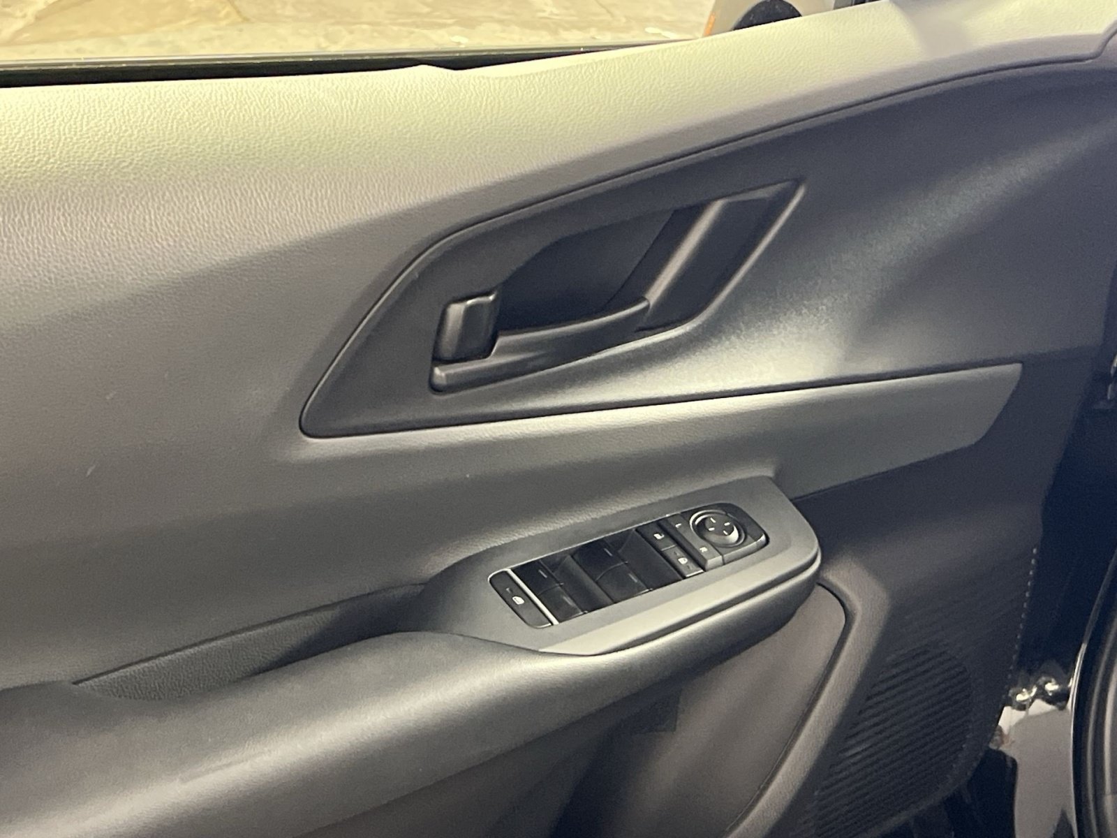 Used 2025 Toyota Prius LE FWD image 15