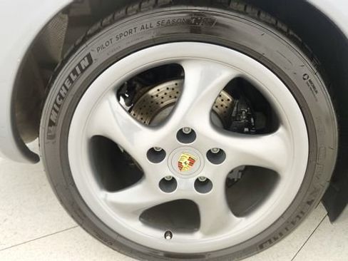 Used 2001 Porsche 911 Carrera RWD image 71