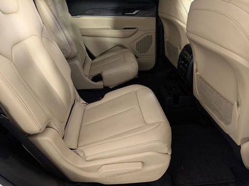 Used 2023 Jeep Grand Cherokee L Limited AWD/4WD image 32