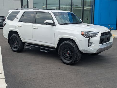 Used 2024 Toyota 4Runner TRD Off-Road Premium w/ Moonroof Package AWD/4WD image 2