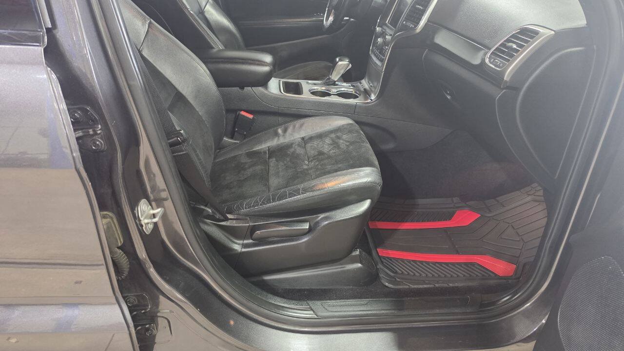 Used 2018 Jeep Grand Cherokee Altitude AWD/4WD image 13