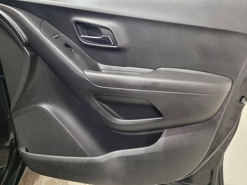 Used 2020 Chevrolet Trax LS w/ Tint and Cruise Package image 39